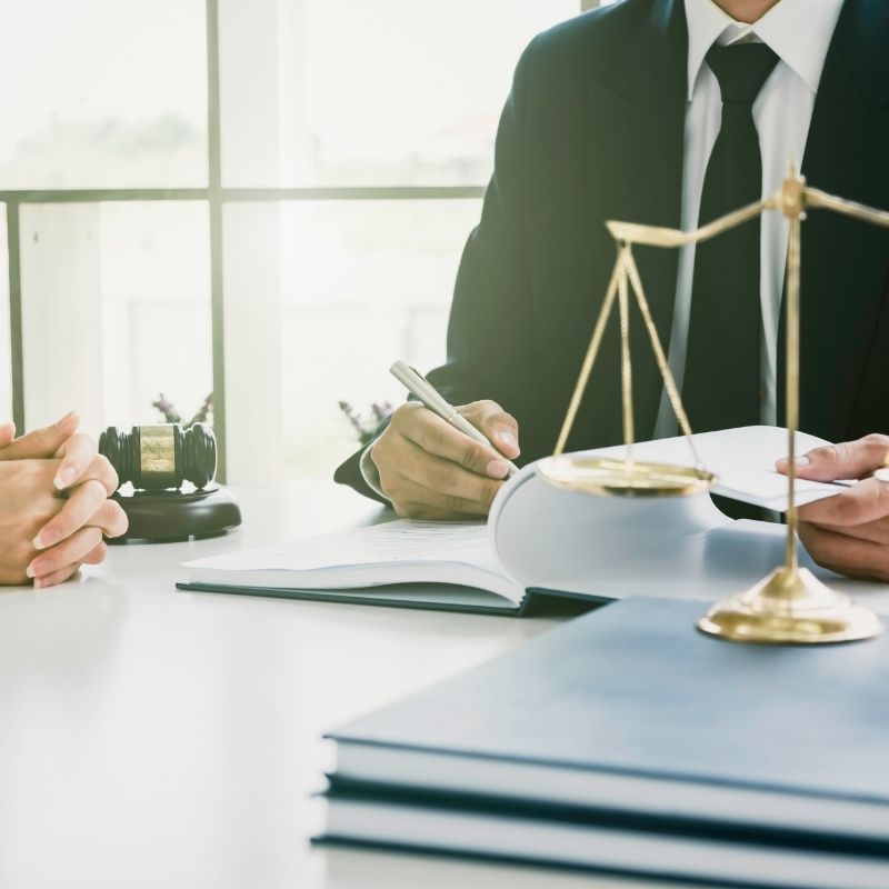 When To Hire Corporate Lawyers